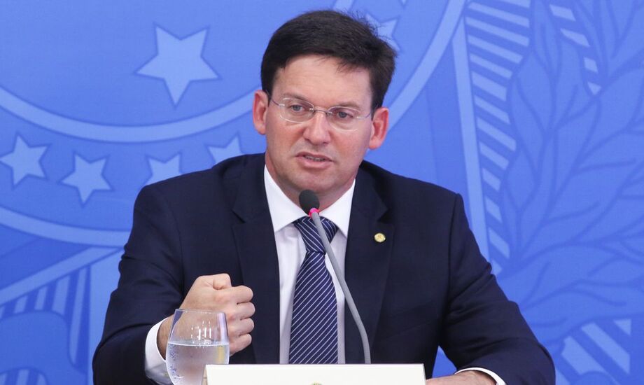 Com apoio e contribuição do Congresso Nacional, o Auxílio Brasil chegará em novembro para milhões de famílias brasileiras, sem abrir mão da responsabilidade fiscal, disse Roma
