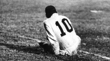 Eternizada por Pelé, camisa tradição da camisa 10 está desaparecendo no futebol brasileiro