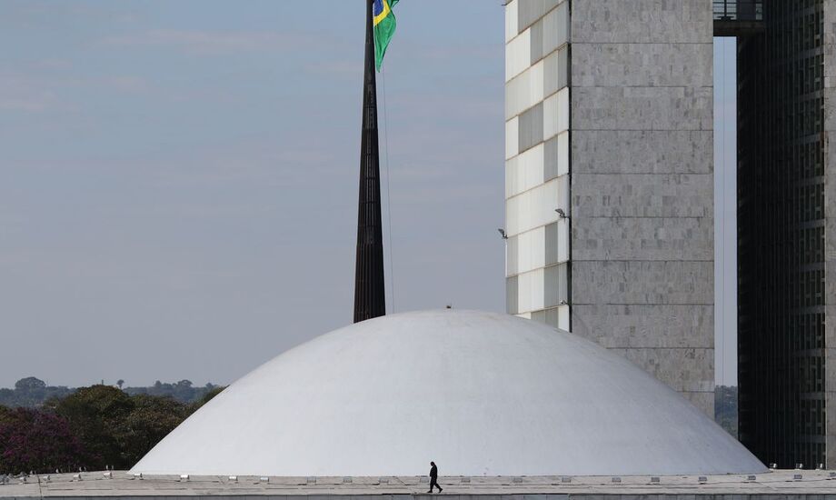 Faria disse que o leilão do 5G deverá atender as escolas sem internet