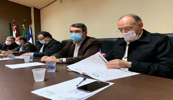 O encontro foi com o prefeito, Hélio Peluffo, com os vereadores e secretários locais