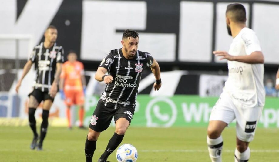Giuliano fez sua estreia pelo Corinthians no clássico com Santos