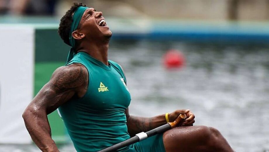 Isaquias ganha medalha de ouro na canoagem velocidade e completa sua coleção.
