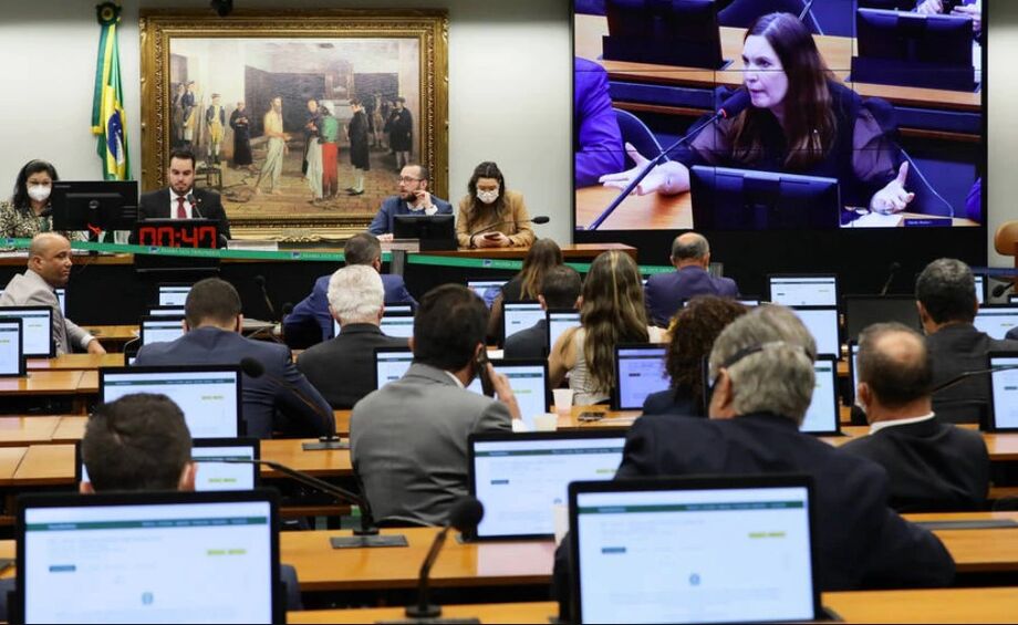 Comissão especial da Câmara analisa voto impresso; proposta é derrotada por 23 a 11