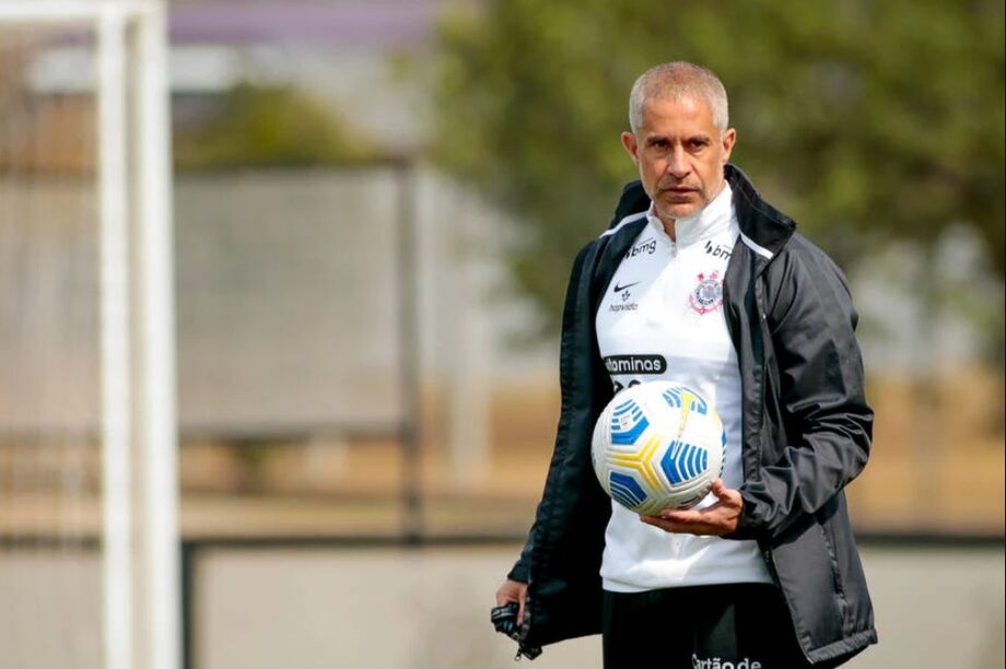 Sylvinho quer que Corinthians marque o Santos sob pressão no clássico de domingo
