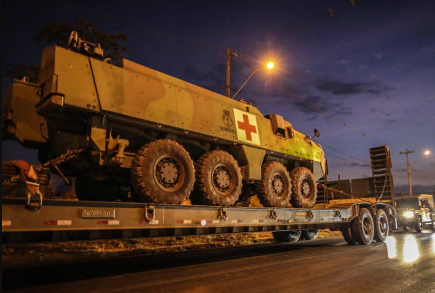Tanques de guerra vindos do Rio De Janeiro para participar da Operação Formosa