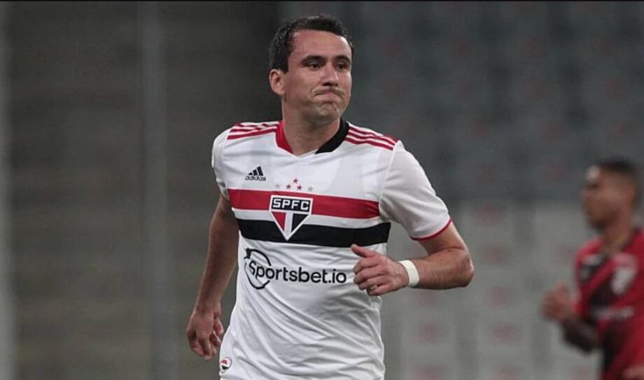 Camisa do São Paulo com site de apostas como principal patrocinador