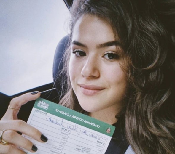A apresentadora Maisa Silva, de 19 anos, que recebeu a primeira dose da vacina contra o coronavírus