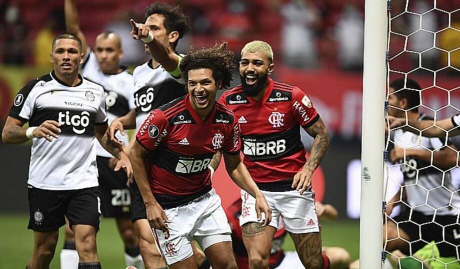 Diante de torcida, Flamengo goleia de novo e vai à semifinal da Libertadores