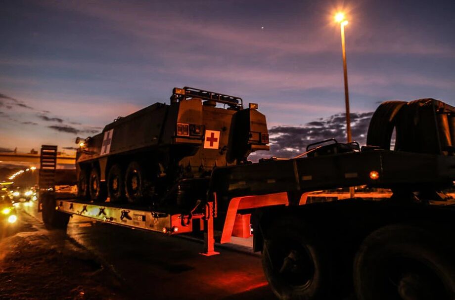 Blindado vindo do Rio de Janeiro para participar da Operação Formosa é flagrado na estrada próximo a Brasília