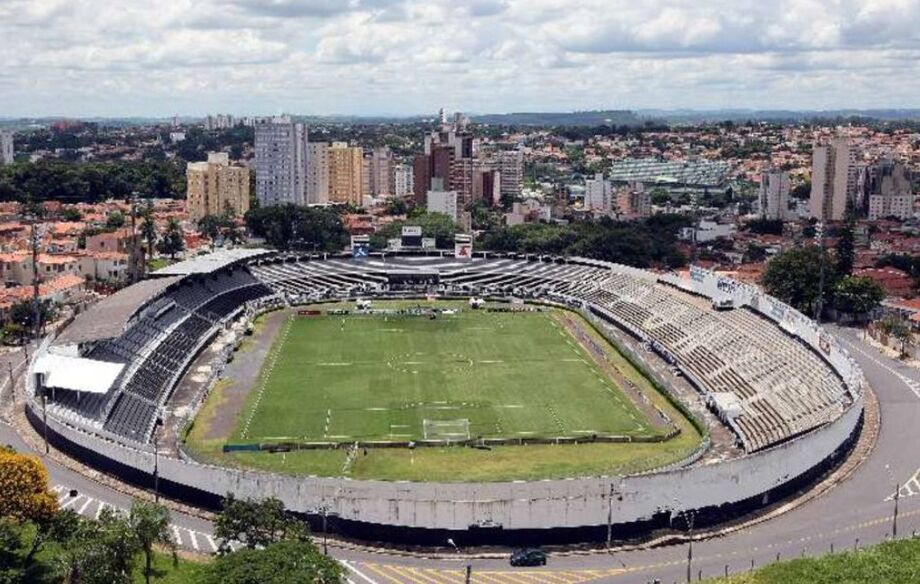 Vista do estádio Moisés Lucarelli, da ponte, em Campinas