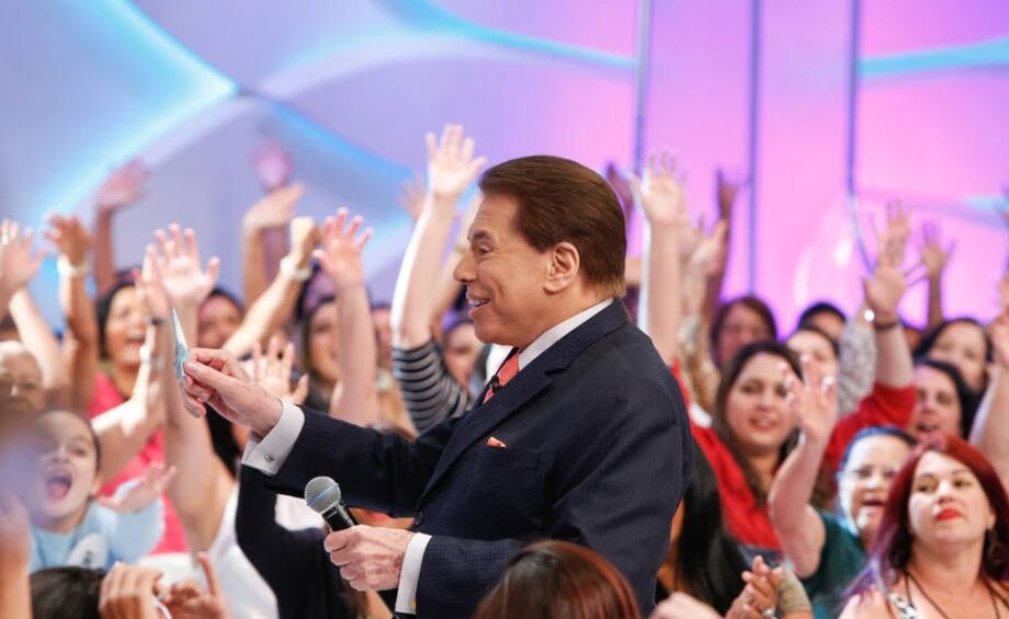 O apresentador Silvio Santos tomou as duas doses da vacina contra a covid no período de um mês: a primeira no dia 10 de fevereiro e a segunda, em 10 de março