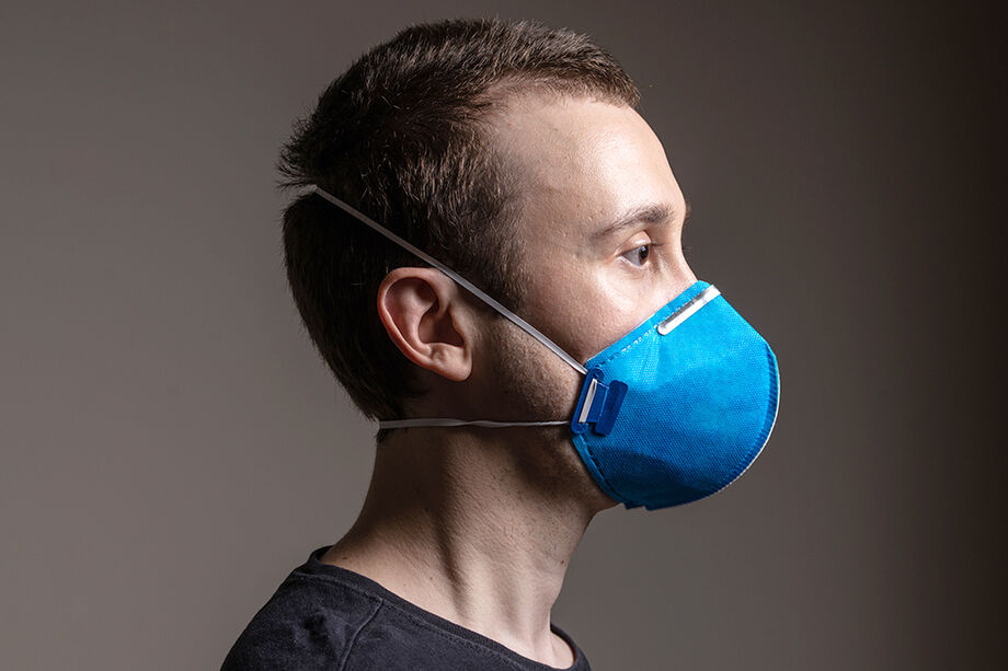 O estado obrigava desde 22 de junho do ano passado o uso de mascaras em órgãos, instituições e entidades públicas, estabelecimentos privados acessíveis ao público e meios de transporte coletivo, através do decreto estadual Nº15.456, de 18.06.2022