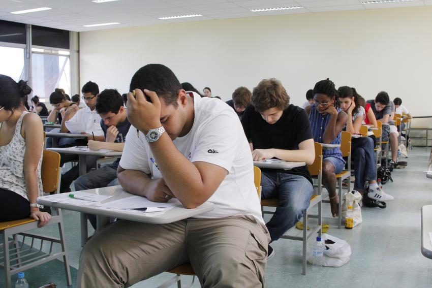 Provas serão realizadas em dois horários para dois grupos