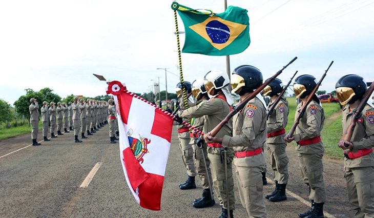 Cursos de formação para 374 bombeiros militares