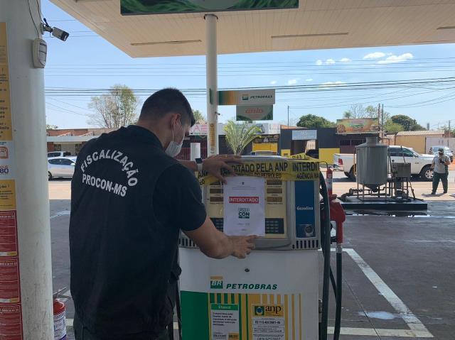Posto de gasolina teve o serviço interditado