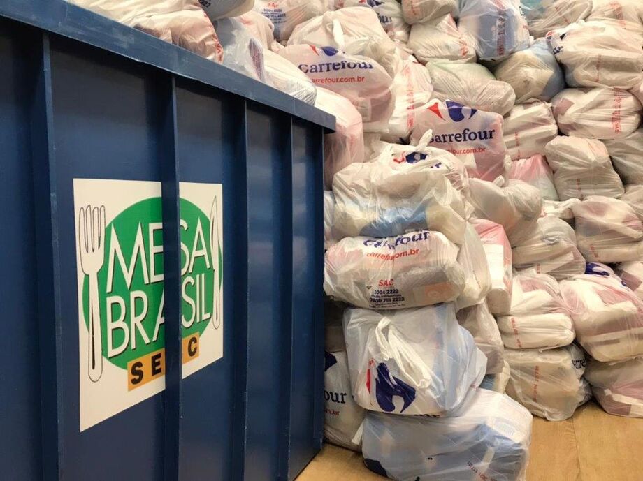 Mesa Brasil Sesc entrega doação de mais de 5 toneladas de alimentos arrecadados