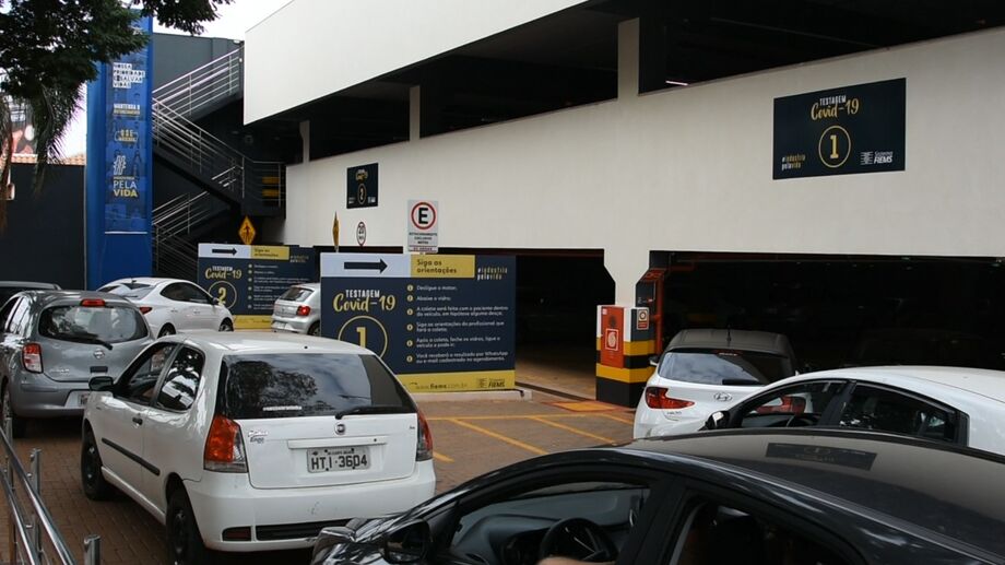 A FIEMS oferece de forma totalmente gratuita a realização de testes para diagnóstico para a covid-19 por meio de drive-thru instalado no Edifício Garagem da FIEMS, localizado em frente ao Edifício Casa da Indústria, na Rua Engenheiro Roberto Mange.