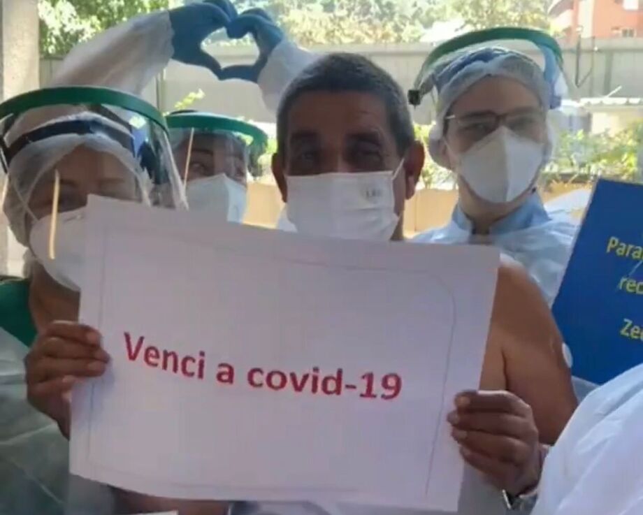 Zeca Pagodinho tem alta de clínica onde tratava covid-19 no Rio