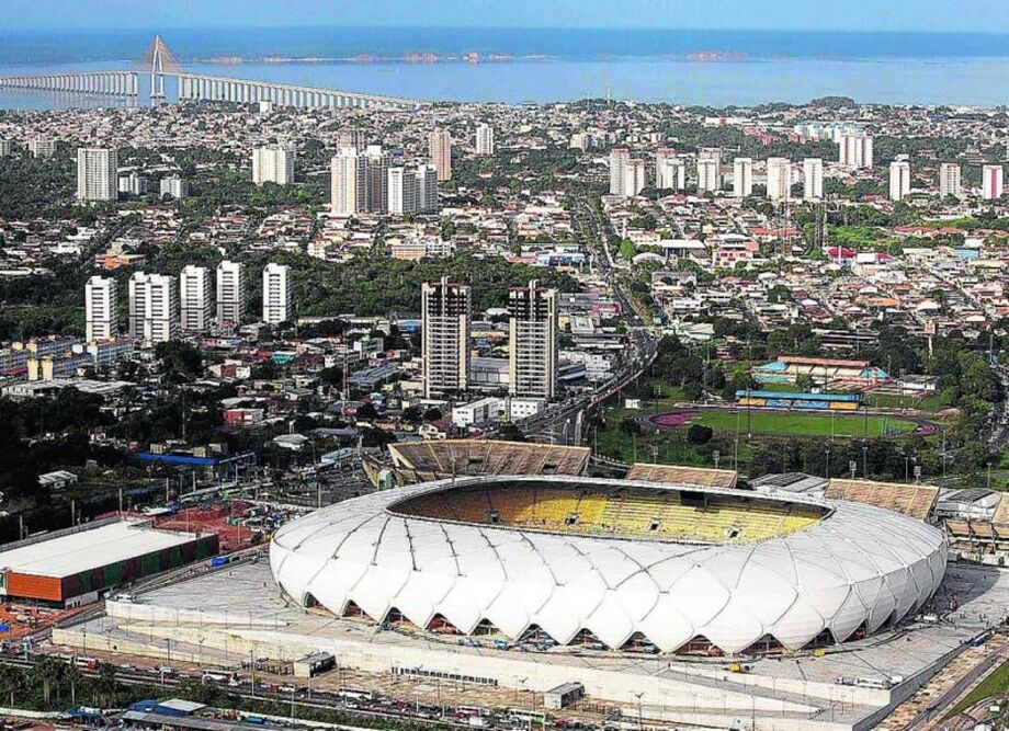 Está previsto que 8 mil pessoas compareçam ao estádio como pagantes, enquanto os demais 4 mil lugares serão destinados a convidados e homenageados
