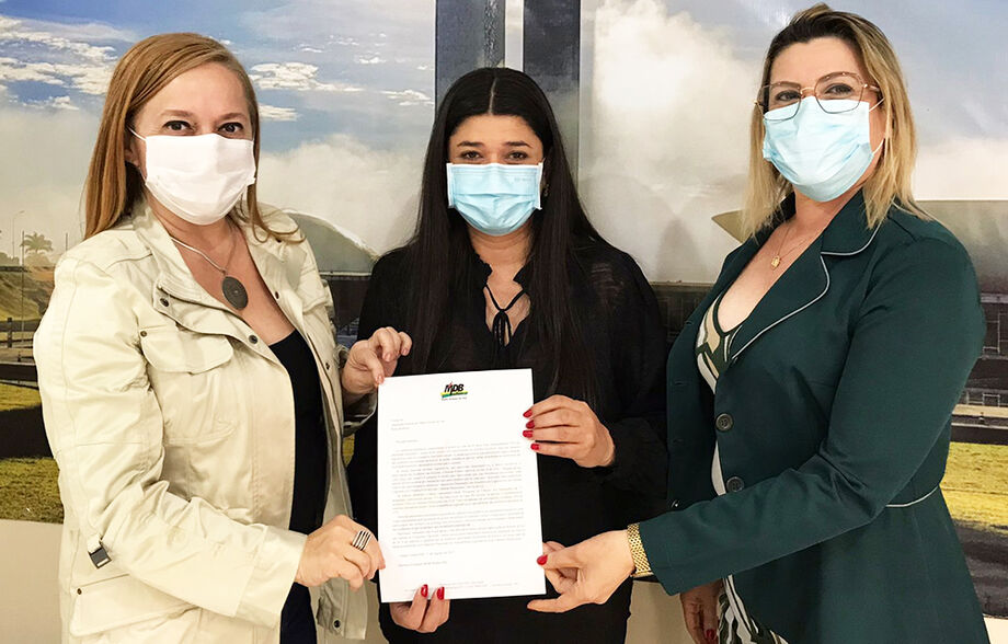 Na sequência: Dra. Maria Maldonado, a deputado federal Rose Modesto e vereadora Manoelina de Costa Rica