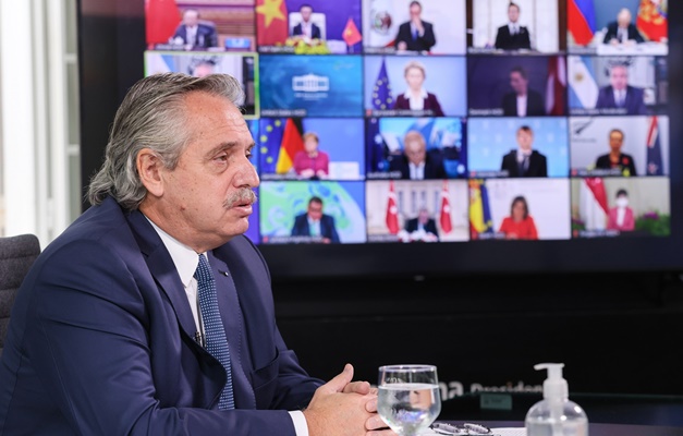Na prévia para o Senado, o Clarín informava vitória parcial da oposição em seis províncias, enquanto a Frente de Todos liderava em duas subdivisões do território argentino