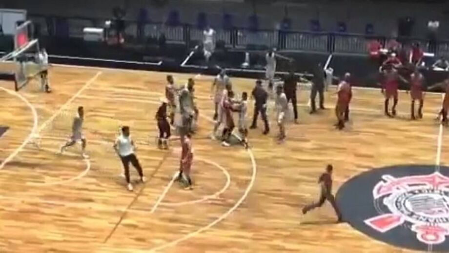 Briga encerra jogo entre Liga Sorocabana e Osasco