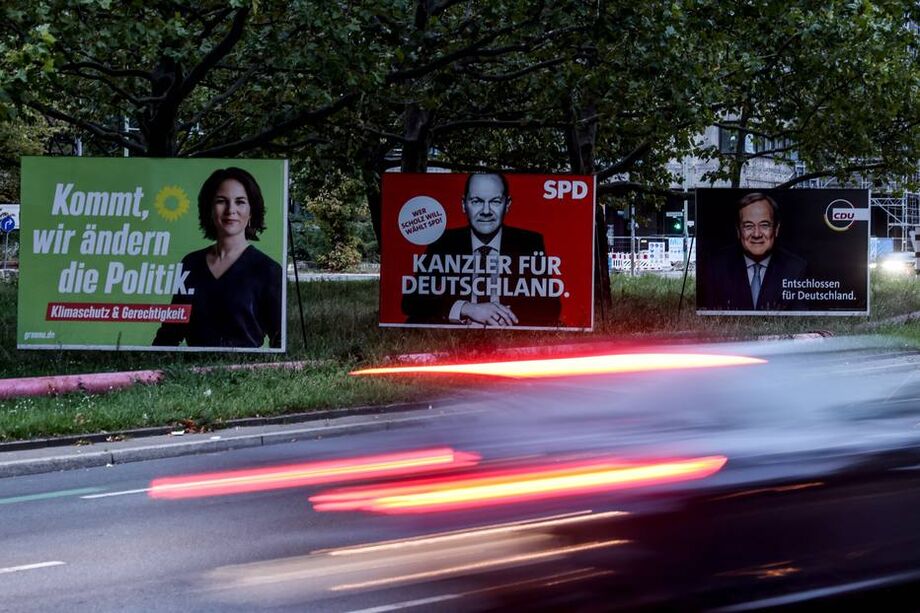 Propaganda dos principais candidatos na eleição parlamentar da Alemanha em Avenida de Berlim
