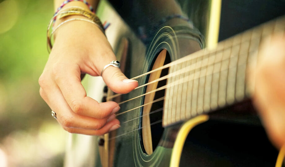 Oficina gratuita de aulas de violão