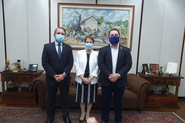 O deputado estadual Neno Razuk e a Ministra da Agricultura, Tereza Cristina