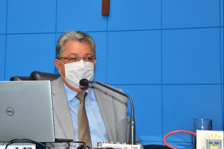 O manuseio dessas bombas pelos clientes poderá pôr em risco sua segurança, apontou o deputado