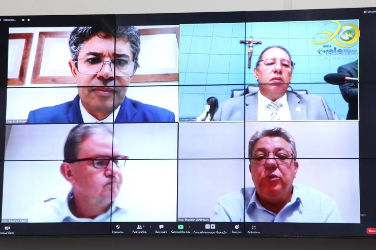 A reunião da CCJR