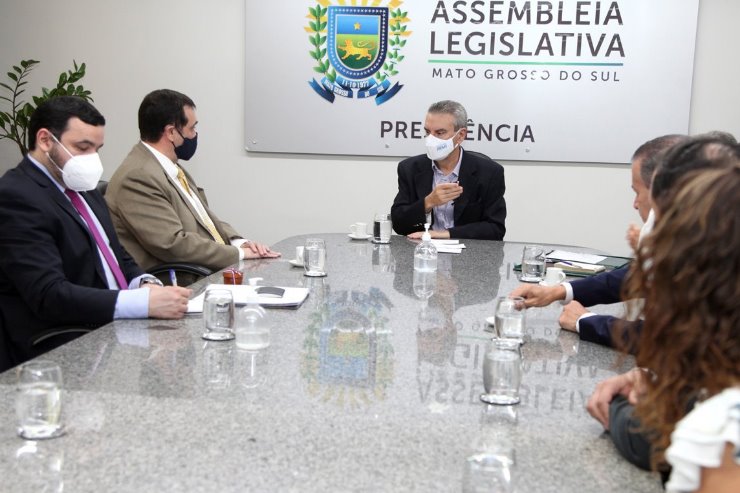 Paulo Corrêa recebeu nesta manhã o embaixador do Paraguai, em Brasilia e autoridades diversas