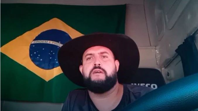 O caminhoneiro Marcos Antônio Pereira Gomes, conhecido como Zé Trovão.