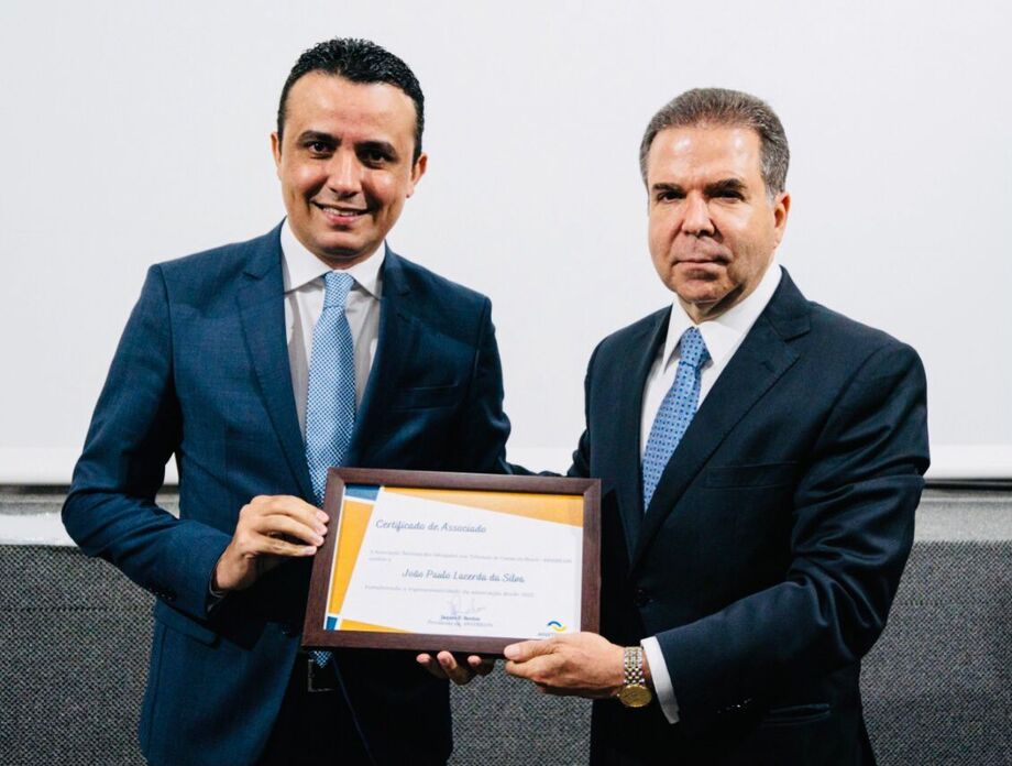 João Paulo Lacerda da Silva, presidente do IDAMS (Instituto de Direito Administrativo de Mato Grosso do Sul), foi empossado, nesta terça-feira (28/09)