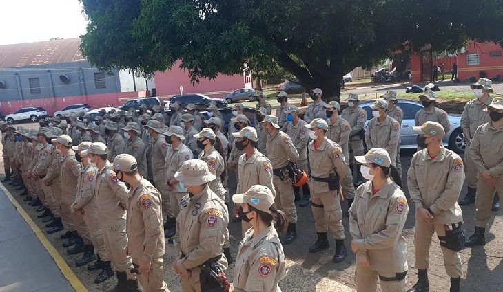 Mais 100 bombeiros são enviados para combate aos incêndios no Pantanal