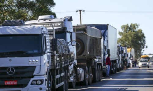 Caminhoneiros podem ser beneficiados com novo auxílio