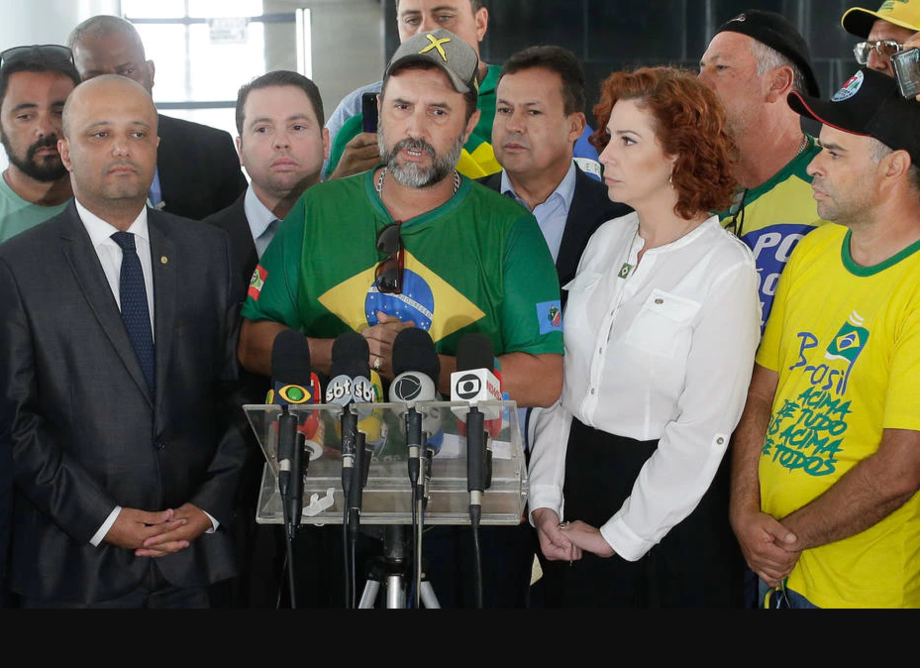 Representante dos caminhoneiros, Francisco Burgardt, também conhecido como Chicão Caminhoneiro, foi recebido pelo presidente Jair Bolsonaro