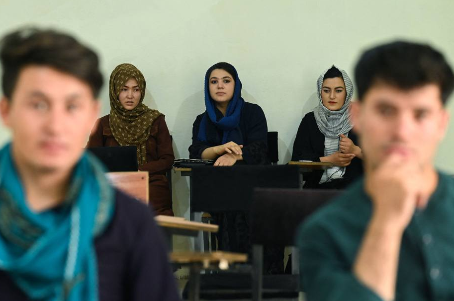O Taleban ordenou que as aulas devem ser segregadas por sexo no Afeganistão a partir de agora ou pelo menos dividido por uma cortina