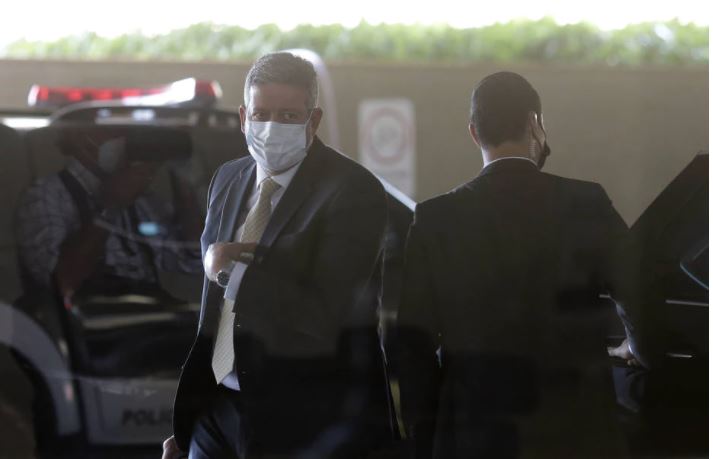 O presidente da Câmara, Arhur Lira (Progressistas-AL), chega ao Congresso Nacional