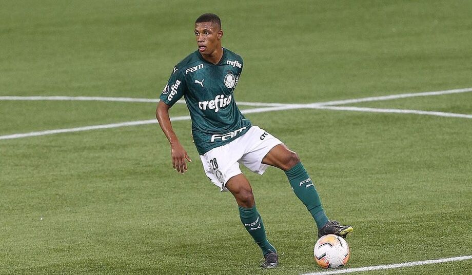 O volante Danilo foi a baixa do Palmeiras no treino desta quinta-feira, na Academia de Futebol