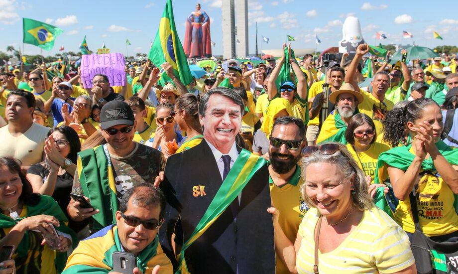 O presidente acirrou as tensões institucionais ao convocar manifestações de apoio ao governo e ataques a ministros do Supremo Tribunal Federal (STF)
