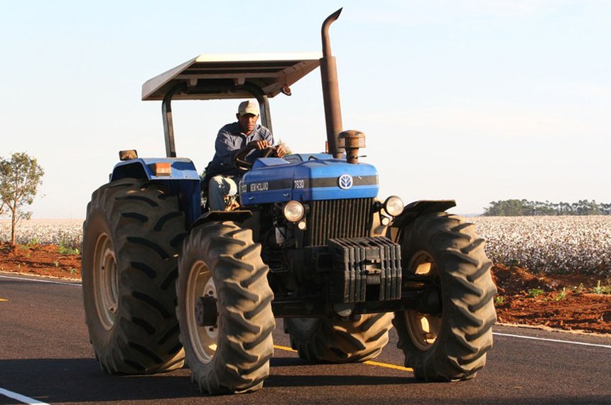 Tratorista é um dos trabalhos do setor agro