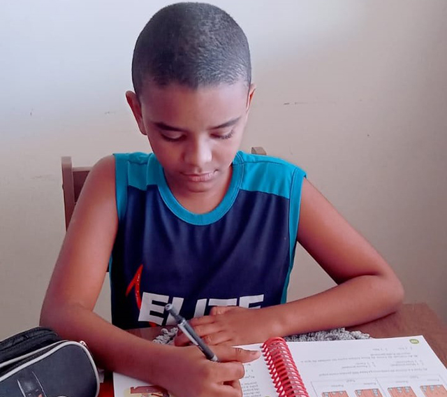 Matheus Martins do 3º ano do fundamental, de Três Lagoas e aluno do Elite Rede de Ensino