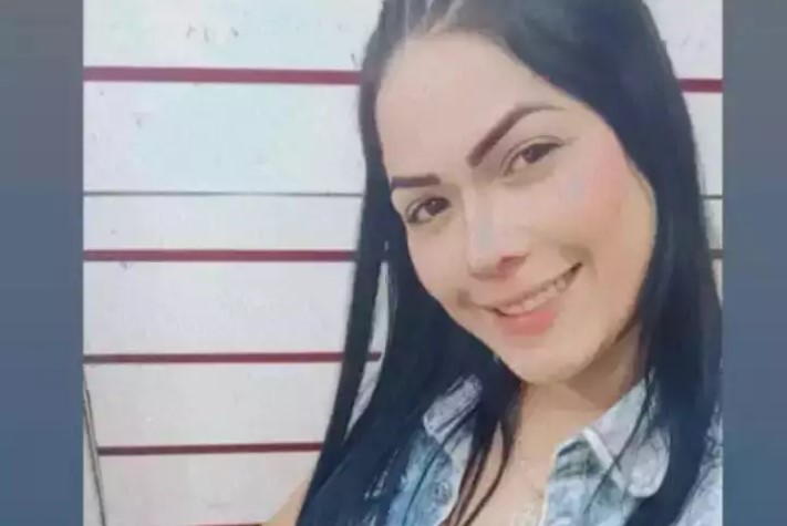 Jovem de 22 anos foi assassinada enquanto estava no carro com o namorado