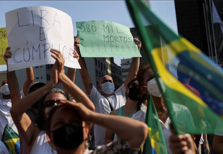 O protesto pelo impeachment do presidente Jair Bolsonaro em 12 de setembro, na Avenida Paulista