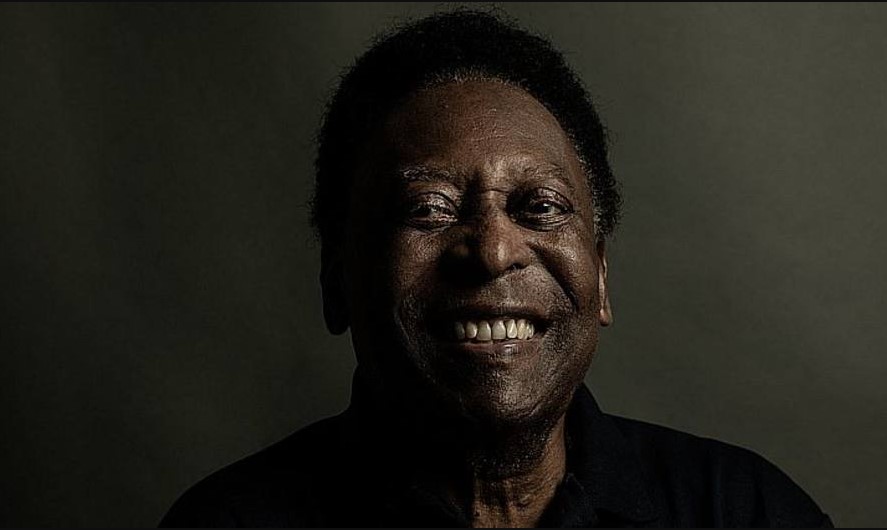 Estável, Pelé recebe alta após um mês internado para retirada de tumor no intestino
