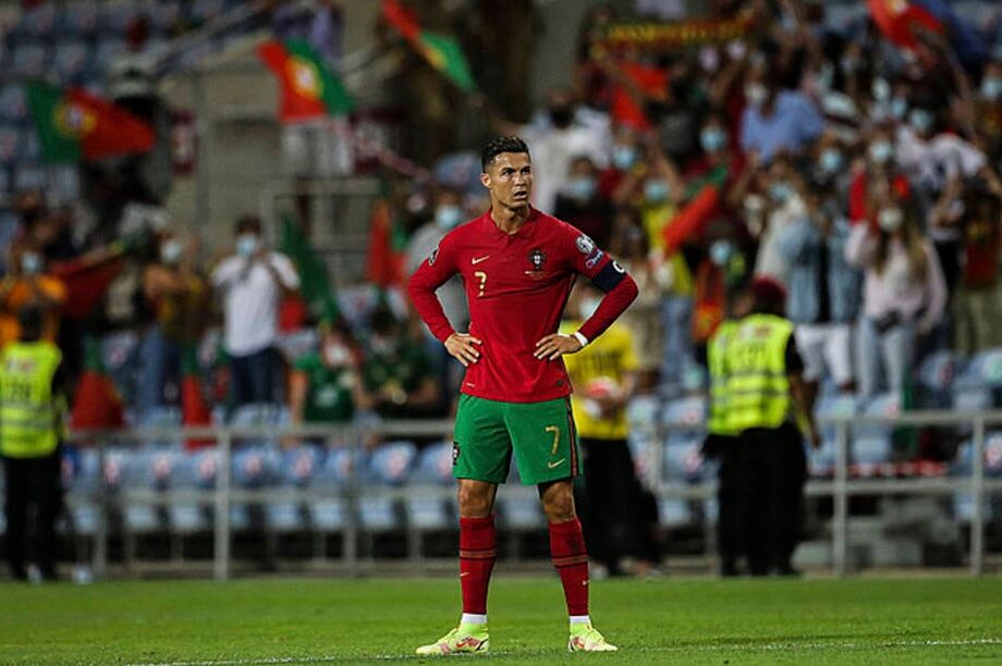 Cristiano Ronaldo durante jogo contra a Irlanda em que marcou duas vezes e se tornou o maior artilheiro por seleções