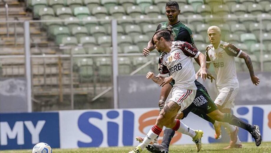 Michael faz belo gol, mas Flamengo sofre o empate do América-MG nos acréscimos