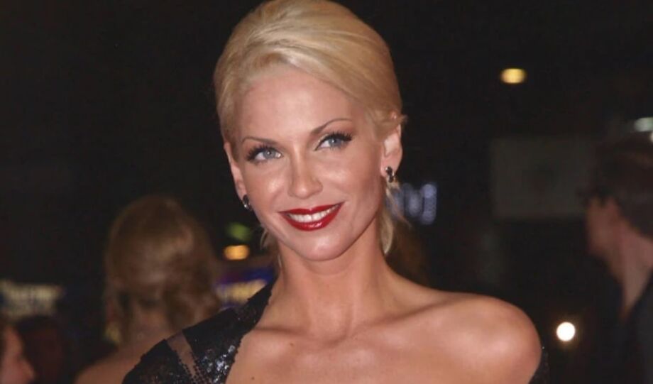 Sarah Harding, em dezembro de 2009, durante a estreia mundial de seu último filme 'Escola para Garotas Bonitas e Piradas 2'
