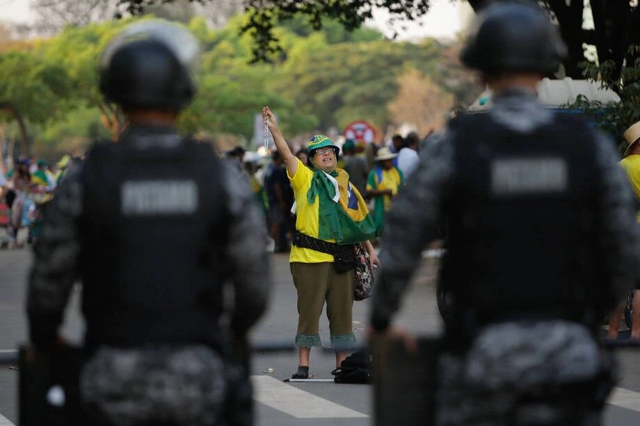 Apoiadores do presidente Jair Bolsonaro durante ato pró-governo na Esplanada dos Ministérios